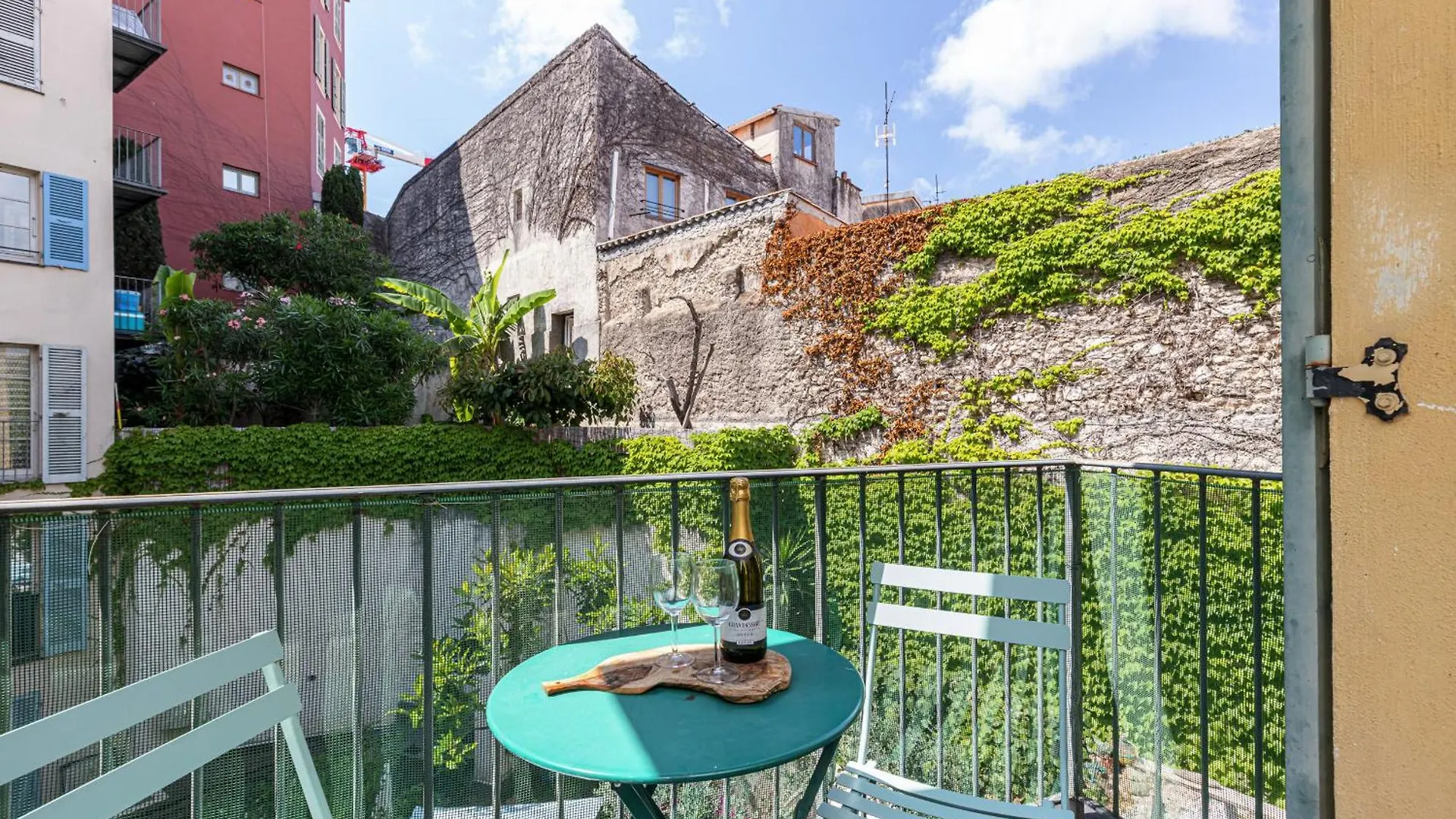 2 Bdrs & Parking In The Old Town ! Apartman Nizza