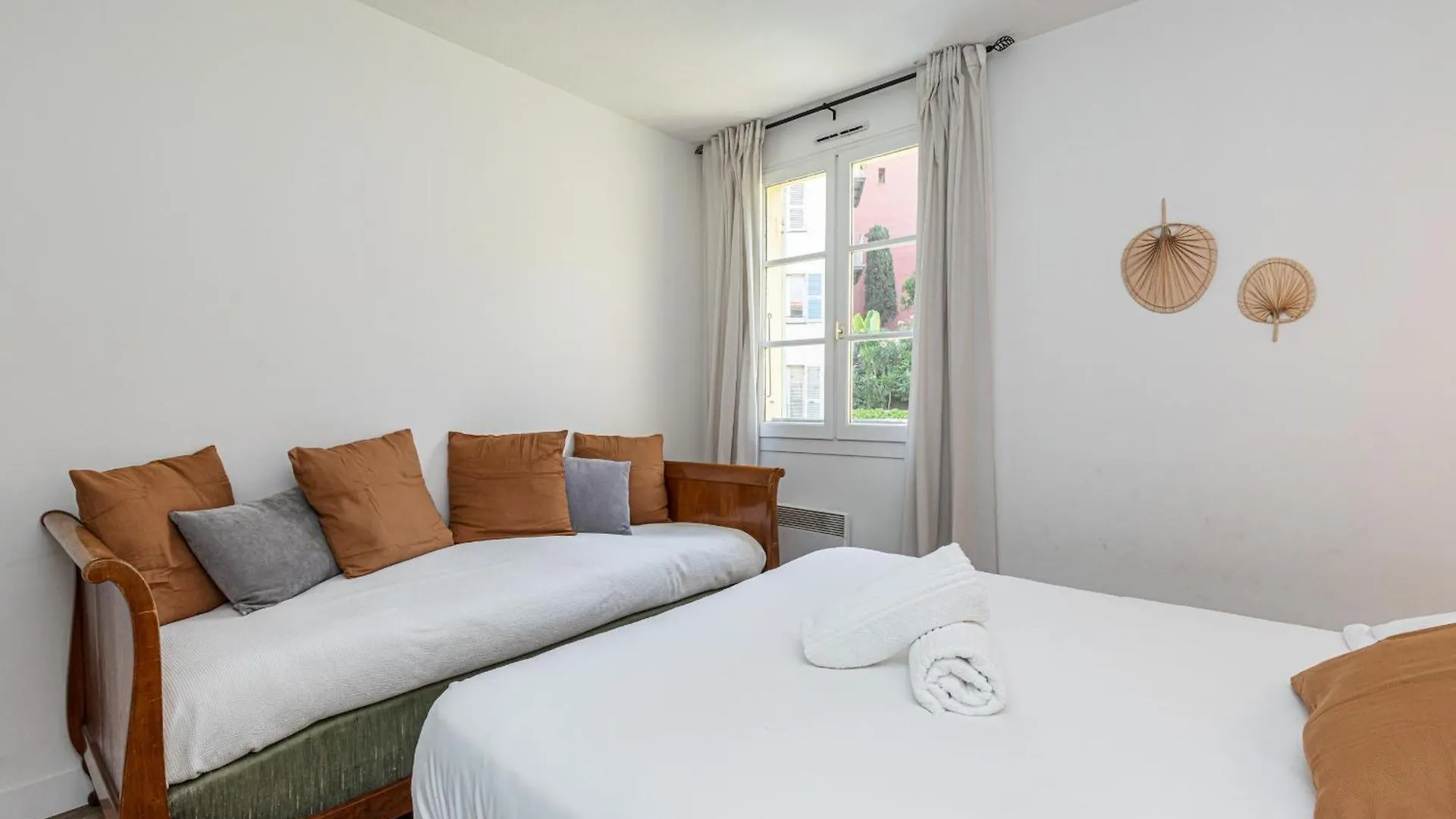 2 Bdrs & Parking In The Old Town ! Apartman Nizza